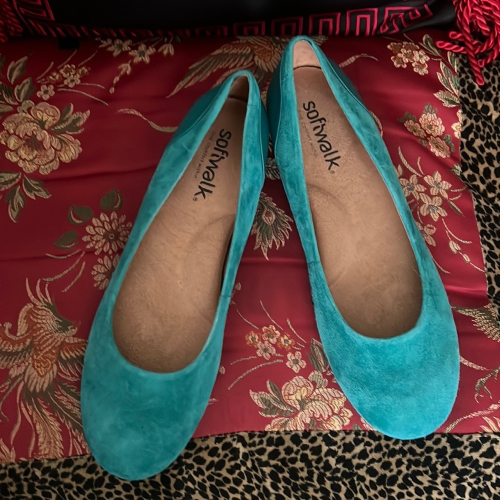 Turquoise Softwalk, flat shoes. A chic comfort shoe.